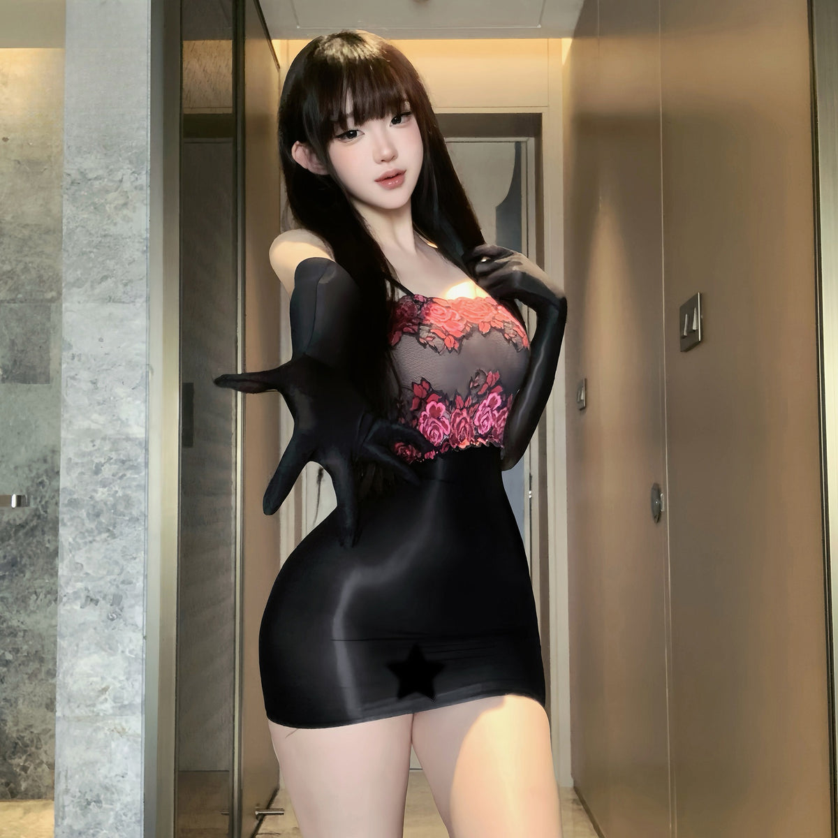 雾里看花 油光透视蕾丝吊带修身包臀裙