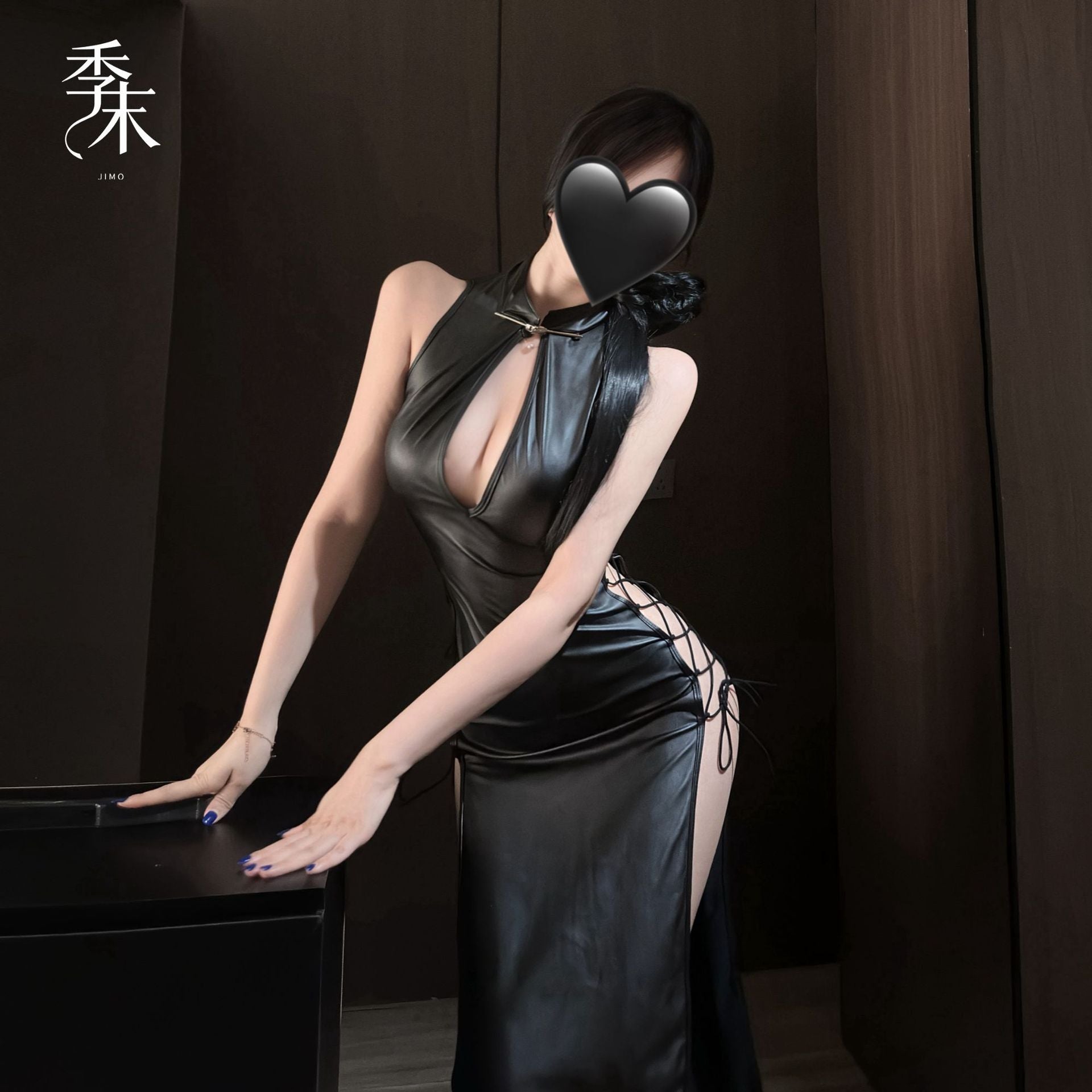 「风华录」新中式雾面皮性感旗袍.