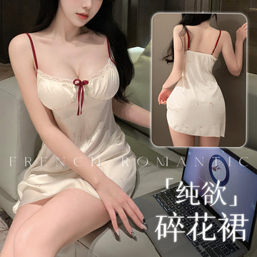 甜欲今宵 奶黄碎花含胸垫吊带深v性感仿真丝睡裙